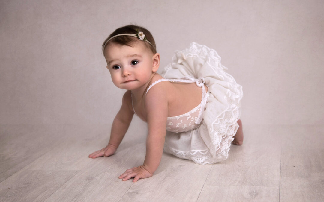 Babyfotografering Maya 8 månader
