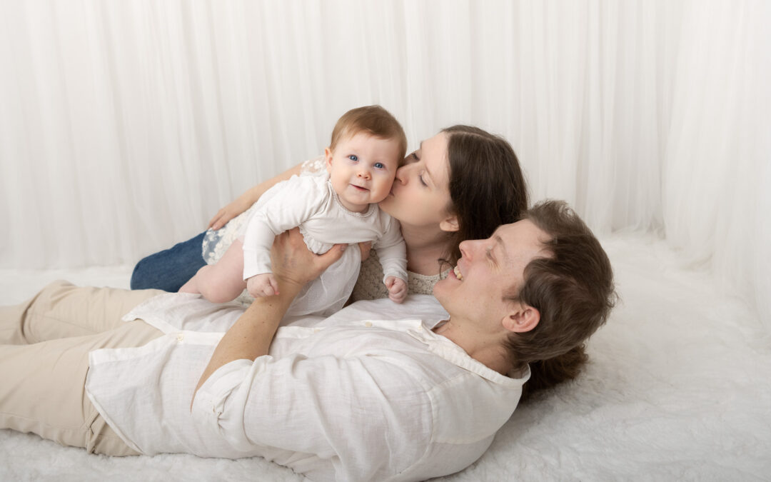 Babyfotografering Kristianstad Tuva 7 månader med storebror