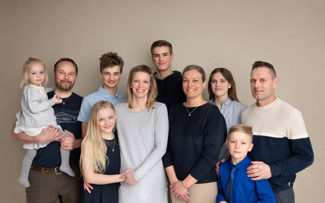 Familjefotografering Kristianstad två syskon med familjer