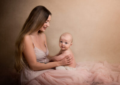 Bebisfotografering med mamma Mommy and me pojke 4 månader i Kristianstad nära Hässleholm