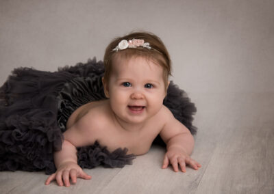 Babyfotografering flicka 8 månader i studio i Kristianstad nära Hässleholm