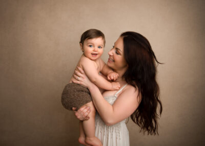 Barnfotografering Sultan ett år med mamma i Studio i Kristianstad nära Lund