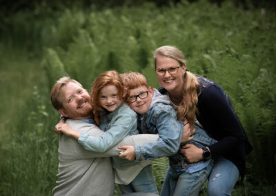 Busig familjefotografering på Bosjökloster nära Hörby och Eslöv