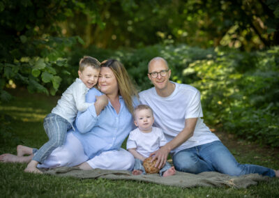 Lekfull familjefotografering i Kristianstad Skåne