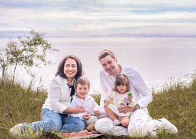 Familjefotografering vid havet i Åhus nära Lund i Skåne