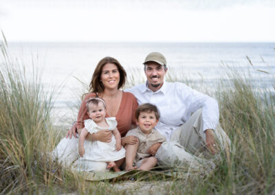 Familjefotografering vid havet i Åhus nära Österlen och Kristianstad