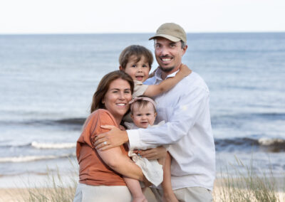 Familjefotografering på stranden i Åhus nära Kristianstad i Skåne