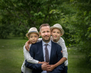 Familjefotografering pappa och söner i Kristianstad nära Lund