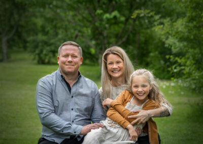 Familjefotografering med ett barn på Maltesholms slott nära Kristianstad och Lund