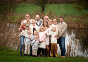 Generationsfotografering på familjens gård i Hässleholm Skåne