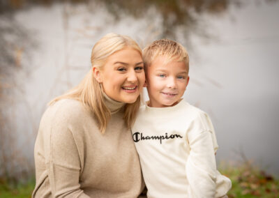 Syskon vid Generationsfotografering på gård utanför Hässleholm nära Lund