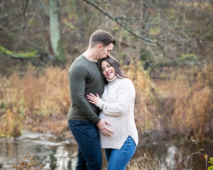 Utomhus gravidfotografering på vintern Jane med partner i Kristianstad näar Sölvesborg och Hässleholm