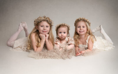 Barnfotografering Kristianstad Stina 9 månader med storasystrar