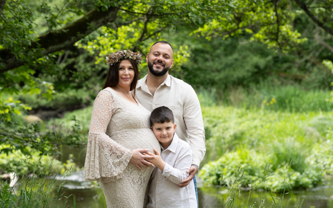 Gravidfotografering Kristianstad Skåne utomhus med storebror