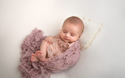 Nyföddfotografering Kristianstad Alea 2 månader med storebror